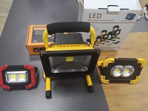 Lumière de travail portable rechargeable de haute qualité, étanche, 30 W, COB, IP 65, LED, projecteur solaire, extérieur - Product Image 4