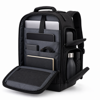 Sac à dos noir minimaliste et élégant à chargement solaire, grande capacité, avec poche latérale intégrée sur le panneau avant, idéal pour le travail et les voyages