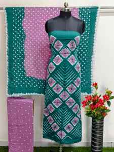 Costume formel artisanal en satin Bandhani avec dupatta en satin, robe de printemps à taille naturelle - Product Image 5