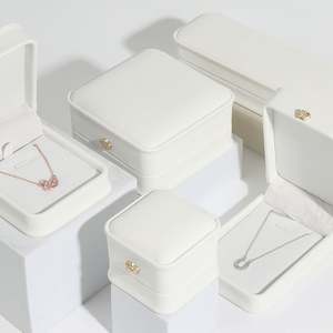 Boîte à bijoux en cuir PU pour bague, boucles d'oreilles, pendentif, emballage, logo personnalisé - Product Image 4