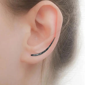 Pendientes de aro E3359 Moon Cuff, negros y dorados, de aleación de zinc, unisex, joyería de moda. - Product Image 4