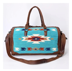 Ensemble sac de voyage et couverture faits main avec accessoires en cuir véritable, style rustique classique, compagnon de voyage pour le camping, la randonnée et les voyages en voiture - Product Image 3