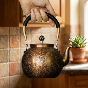 Bouilloire à thé traditionnelle chinoise en métal avec couvercle et poignée, finition bronze - Product Image 6
