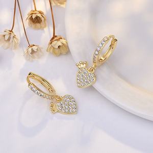 Boucles d'oreilles tendance en forme de cœur, étoile d'abeille, en acier inoxydable de luxe plaqué or 14 carats, fabriquées sur mesure pour femmes - Product Image 5