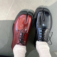 2025 nouvelles chaussures à bout fendu à semelles épaisses, chaussures en fer à cheval de Style britannique pour femmes à lacets petites chaussures en cuir, chaussures Pigfoot