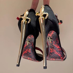 Nouvelles sandales à talons hauts en cuir et métal de Paris 2025, décoration en forme de poignard, bout ouvert personnalisé, tendance - Product Image 2