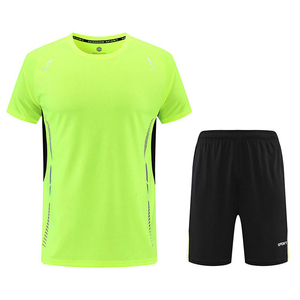 2025 ensemble de vêtements de sport de football à séchage rapide pour hommes maillots de football personnalisés avec uniformes de coupe automatisés - Product Image 1