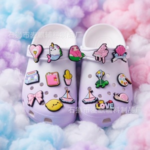 Breloques de chaussures douces et mignonnes multi-designs, accessoires DIY pour sabots, boucles de chaussures en PVC détachables, sensation haut de gamme, <span class=keywords><strong>licorne</strong></span>, sirène - Product Image 1