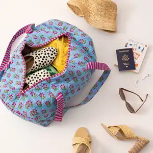 个性化健身棉布旅行包手工夏季印花礼品女性周末绗缝行李袋