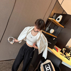 Top <span class=keywords><strong>a</strong></span> <span class=keywords><strong>Canotta</strong></span> Corto Slim-fit in Maglia <span class=keywords><strong>a</strong></span> Cinque Colori con Fiocco, Stampa Lettere Riflettente, Sportivo, <span class=keywords><strong>a</strong></span> <span class=keywords><strong>Costine</strong></span>, per Fitness Donna - Collezione Primavera-Estate 26 - Product Image 3