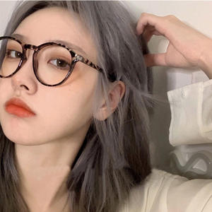 Monturas de Gafas Redondas Fere P3-TJ6667 con Lentes Acrílicas Anti-UV y Anti-Luz Azul para Mujer, Tamaño Mediano, Diseño con Remaches de Puntos - Product Image 4