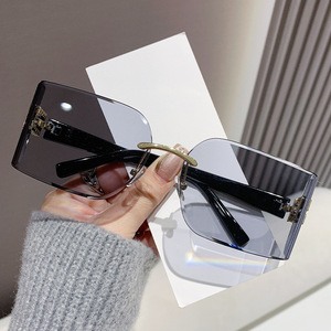 Nuevas Gafas de Sol Mui Home <span class=keywords><strong>Y2K</strong></span> Europeas Americanas sin Marco con Protección UV400 Superior, Retro, <span class=keywords><strong>Cyber</strong></span>, Populares, Estilo Millennium Spice Girls - Product Image 2