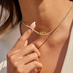 Collar con Letra MOM, Chapado en Oro de 18K, Cadena con Circonitas, Joyería para Regalo - Product Image 3