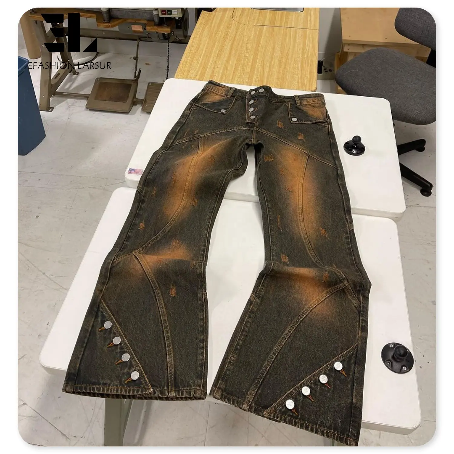 LARSUR-pantalones vaqueros desgastados para hombre y mujer, Jeans con Logo personalizado OEM ODM Y2K, desgastados, desgastados, con botón, desgastados, acampanados, unisex