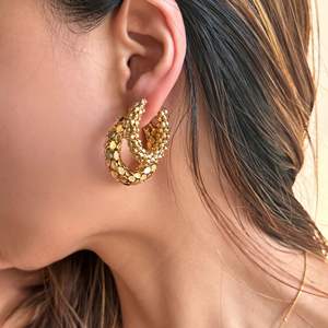 ต่างหูห่วงรูปตัว C ดีไซน์แบบนอร์ดิกทันสมัยทันสมัย2025ทำจากสแตนเลสชุบทอง18K ไม่ก่อให้เกิดอาการแพ้ - Product Image 2