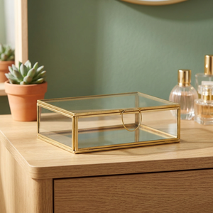Caja de almacenamiento rectangular de vidrio con marco y asa de latón para organizar joyas - Product Image 4
