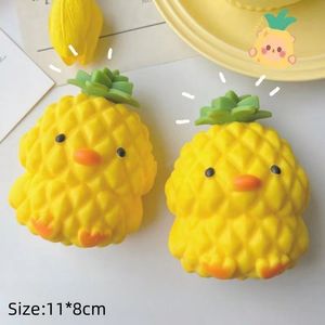 ของเล่นบีบไส้แป้งรูปเป็ดสับปะรด น่ารัก การ์ตูนผลไม้ สัตว์น่ารัก ของเล่นบีบ TPR นุ่ม บรรเทาความเครียด ของเล่นเสริมพัฒนาการเด็ก ของชำร่วยงานวันเกิดเด็ก - Product Image 2