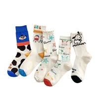 Vente en gros de chaussettes mi-mollet de haute qualité pour le printemps et l'été, avec des filles mignonnes et énergiques, des dessins animés amusants et créatifs