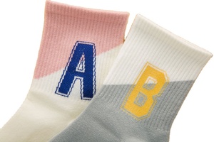 Calcetines Unisex con Letras Jacquard en Bloques de Color, Calcetines Deportivos Casuales Transpirables de Algodón con Contraste de Color Macaron, Calcetines Versátiles y Modernos - Product Image 3