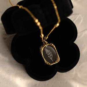 Gravé 18k Or Rempli En Acier Inoxydable Miroir Surface <span class=keywords><strong>Naissance</strong></span> Fleur Pendentif Colliers Pour Femmes Bijoux <span class=keywords><strong>De</strong></span> Mode - Product Image 4