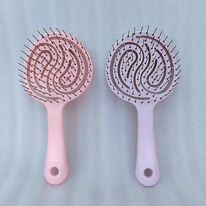 <span class=keywords><strong>Brosse</strong></span> à <span class=keywords><strong>cheveux</strong></span> ventilée incurvée avec poils en nylon, design coussin, poils flexibles <span class=keywords><strong>pour</strong></span> un séchage plus rapide, coiffage sans nœuds - Product Image 2