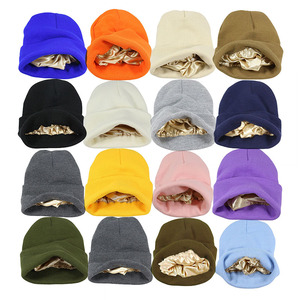 HK39 Bonnets en tricot torsadé doublés de satin personnalisés à faible MOQ, bonnets thermiques avec intérieur en soie - Product Image 1