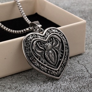 Kalung Liontin Salib Hati Baja Tahan Karat Gaya Vintage Gothic untuk Pria Wanita, Perhiasan Rantai Ukiran Retro Punk Grunge - Product Image 3