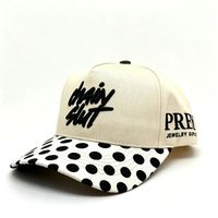 Gorra de Sarga de Algodón Bicolor al por Mayor con Parte Superior Lisa, Borde con Puntos, Bordado Frontal en Relieve y Logotipo Estampado Lateral