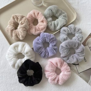Phụ kiện buộc tóc scrunchies thời trang cá tính, chất liệu lông mềm mại, xù xì, dễ thương, ngọt ngào dành cho nữ và bé gái - Product Image 3