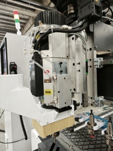 Máquina de Tallado CNC ATC CA-1530 de Bajo Ruido con Reductor Shimpo Japonés y Gabinete Eléctrico Independiente para Producción en Fábricas de Muebles - Product Image 5