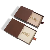 Boîtes à bijoux rigides en carton, petites, personnalisées, haut de gamme, faites à la main, avec tiroir élégant, doublure en éponge et gaufrage, vente en gros