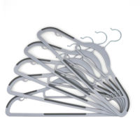 Conception économique de logo personnalisé Support de cintres multifonctionnel en plastique Support de cintres de séchage mobile