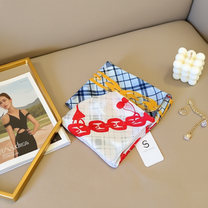 Foulard a quadretti con catena 70x70cm, accessorio moda da donna - Product Image 3