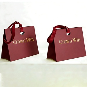 Sacs cadeaux pour bougies en papier d'art de luxe écologiques avec logo imprimé personnalisé, feuille d'or brillante - Product Image 4