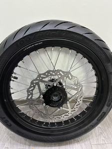 Kit de roues semi-slick professionnel de qualité compétition pour Surron Ultra Supermoto, idéal pour les courses sur piste - Offre exceptionnelle - Product Image 3