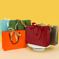 Bolsa de papel de embalaje de regalo de compras laminada impresa personalizada con su propio logotipo