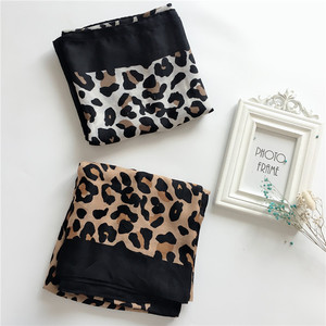 <span class=keywords><strong>Sciarpa</strong></span> con stampa <span class=keywords><strong>leopardata</strong></span> all'ingrosso di lusso Soft Touch <span class=keywords><strong>donna</strong></span> sciarpe personalizzate in microfibra cotone Hijab Voile <span class=keywords><strong>sciarpa</strong></span> - Product Image 6