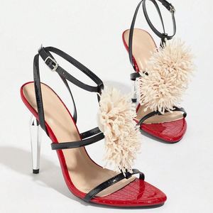 Escarpins à talon aiguille en cuir verni avec bride cheville, décoration florale, bout ouvert et fermeture à boucle – Chaussures d'été tendance à talon haut - Product Image 6