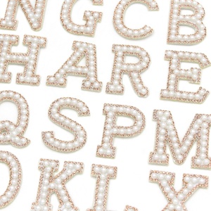 <span class=keywords><strong>Alphabet</strong></span> <span class=keywords><strong>perle</strong></span> or strass <span class=keywords><strong>repasser</strong></span> sur patchs Applique 3D fait à la main DIY Patch <span class=keywords><strong>lettre</strong></span> initiale strass patchs Applique - Product Image 5