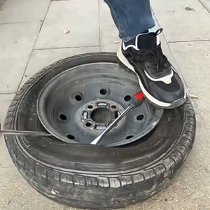 Cuillère à pneu multifonctionnelle en acier au chrome-vanadium avec poignée antidérapante pour le démontage des pneus tubeless - Product Image 2