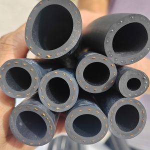Tuyau résistant à l'huile nitrile pour machines automobiles et industrielles, résistant aux hautes températures, pour huile hydraulique et lubrifiante - Product Image 1