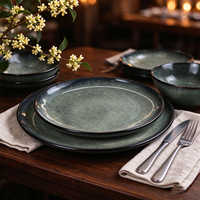 Service de table en grès vert terreux de luxe EKA, assiettes, bols et tasses en céramique à glaçure réactive et effet four, pour hôtels et restaurants