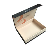 Boîte d'emballage OEM en gros pour sous-vêtements et chaussettes pour hommes, en carton rigide avec fermeture magnétique, à rabat, gaufrée, recyclable, haute qualité