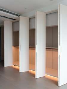 <span class=keywords><strong>Armario</strong></span> de Dormitorio Moderno y Minimalista con Puertas Plegables de Madera |   <span class=keywords><strong>Armario</strong></span> Shaker de Madera Contrachapada Blanca Elegante con Puertas Plegables de Acceso y Múltiples Capas - Product Image 1