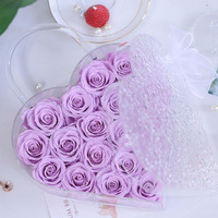 Vente chaude le coeur des roses éternelles de mer dans une boîte en acrylique pour la boîte-cadeau de la Saint-Valentin fleurs de roses conservées de longue durée