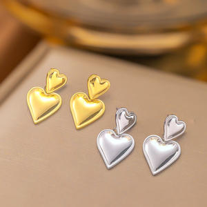 Boucles d'Oreilles Puces 2025 en Acier Inoxydable avec Pendentif Cœur en Perle, Hypoallergéniques, Minimalistes et Élégantes, Bijoux Tendance et Polyvalents - Product Image 5