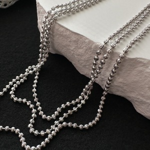 Collier en argent pur S925 avec perles de riz en forme de fleur de voiture, design vintage de niche, simple et luxueux, chaîne de clavicule empilable, quartz principal - Product Image 1