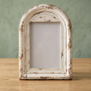 Marco de Fotos Arqueado Estilo Provenzal en Madera de Mango Blanco Aqdus Saleem |   Hecho a Mano, Ligero, para Colgar, Acabado con Pintura Desgastada - Product Image 3