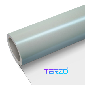 Rollo de Vinilo para Envolver Autos Color Rojo Caramelo, TERZO, Resistente a los Rayos UV, PET, Blanco Diamante, Efecto Degradado - Product Image 5
