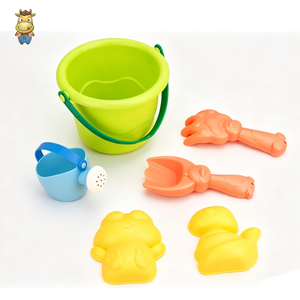 Ensemble de jouets de plage en silicone souple 6 pièces pour enfants, kit de jeu de sable d'été avec pelle, bêche, arrosoir et moules d'animaux - Product Image 1